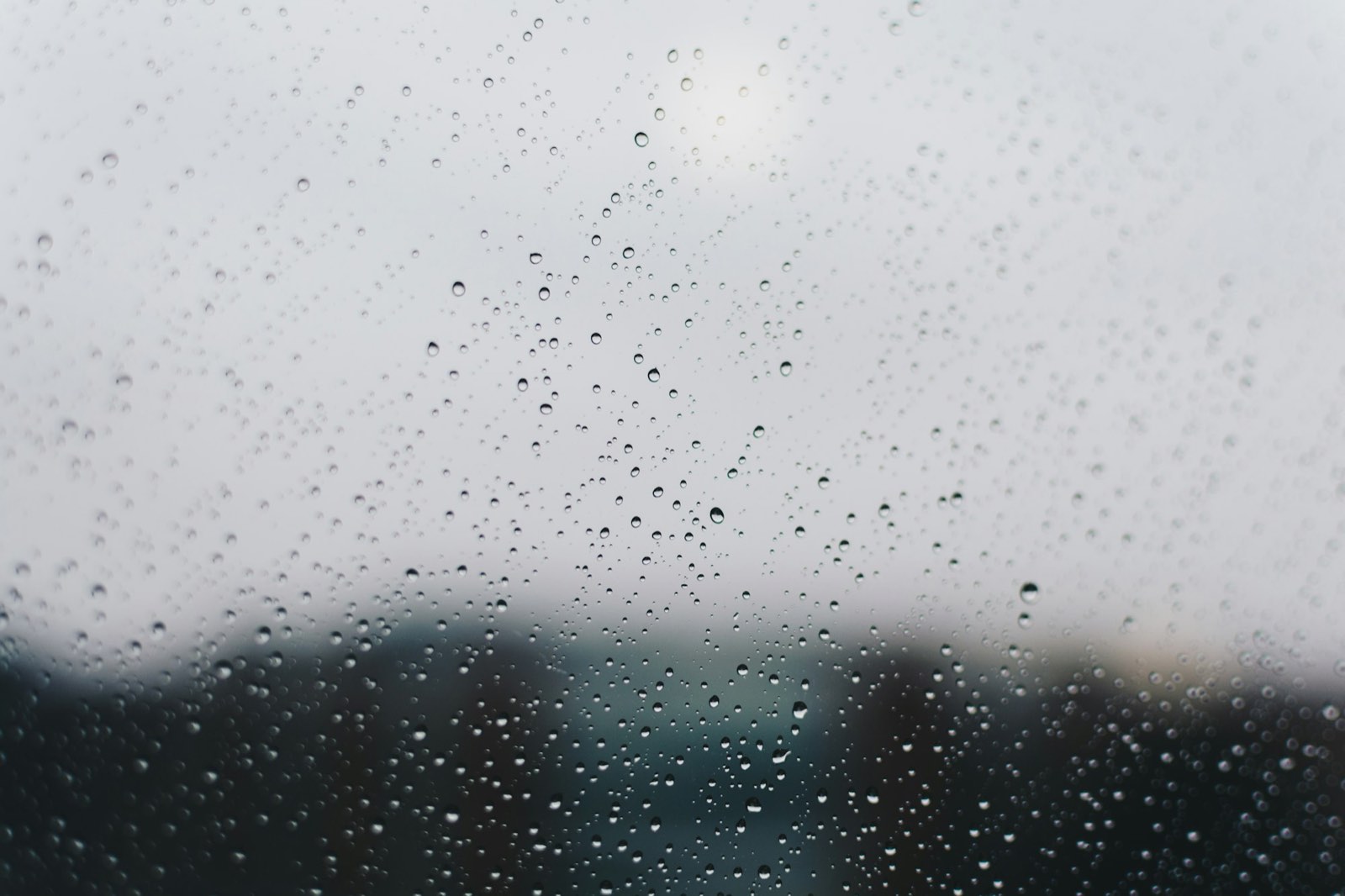 雨粒のついた窓