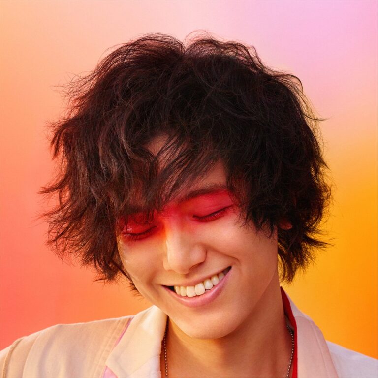 『LOVE ALL SERVE ALL』の表紙